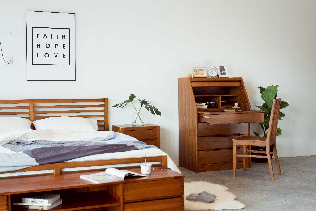 82CM STUDY DESK