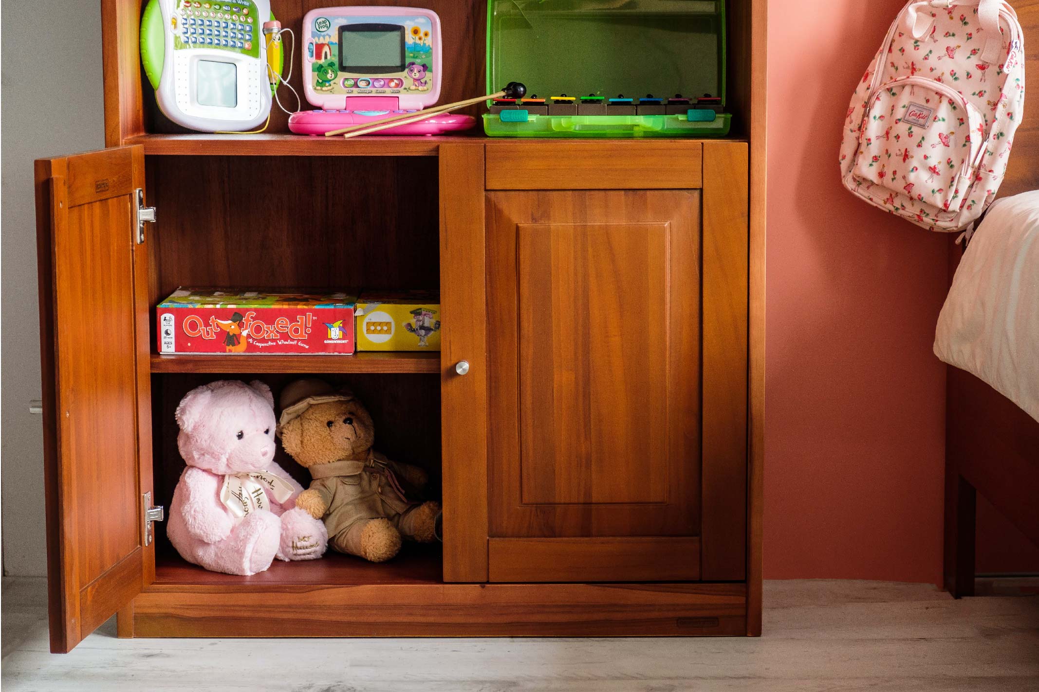 HYLLA BOOKSHELF (WITH WOODEN DOOR)
