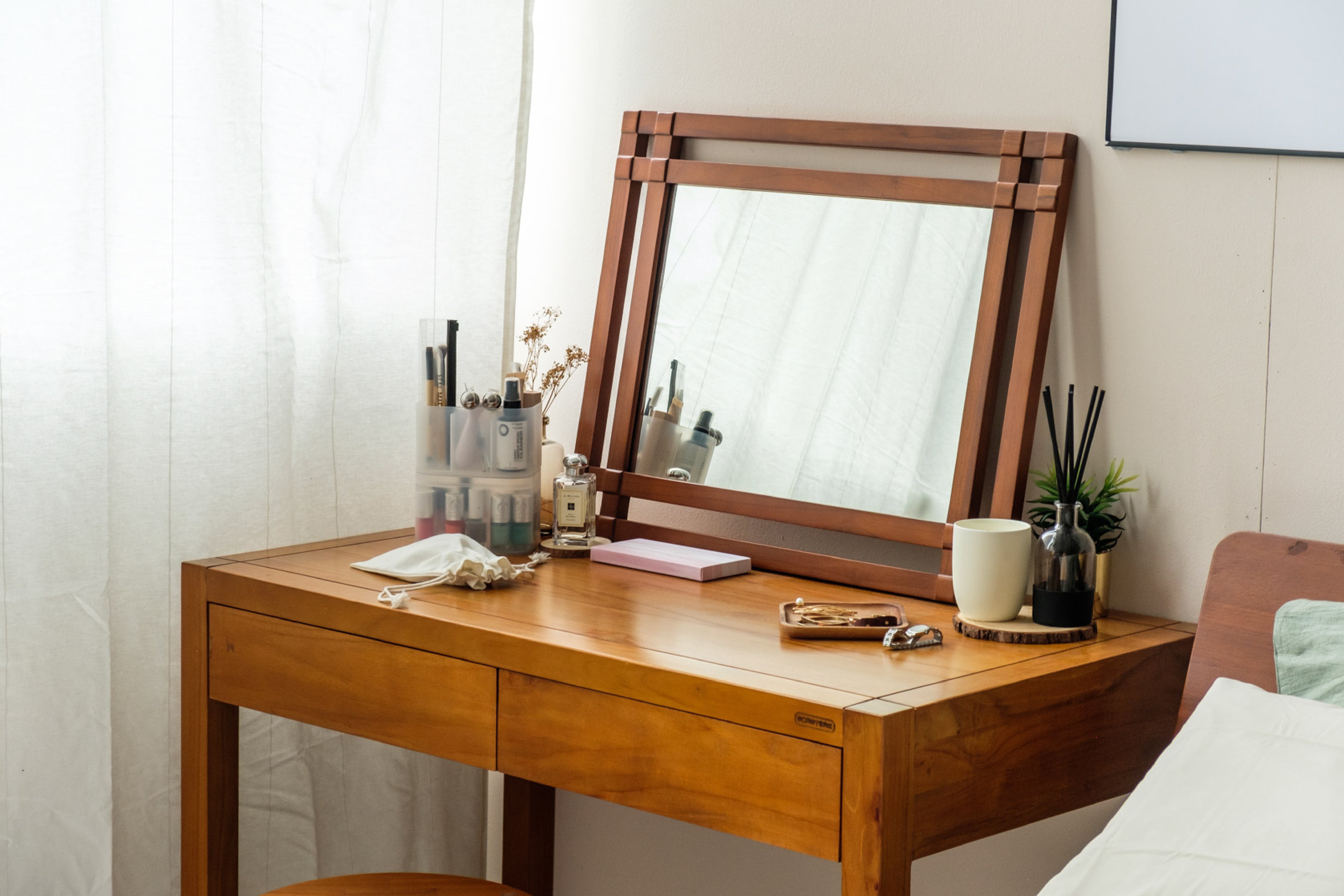 WOODEN MIRROR