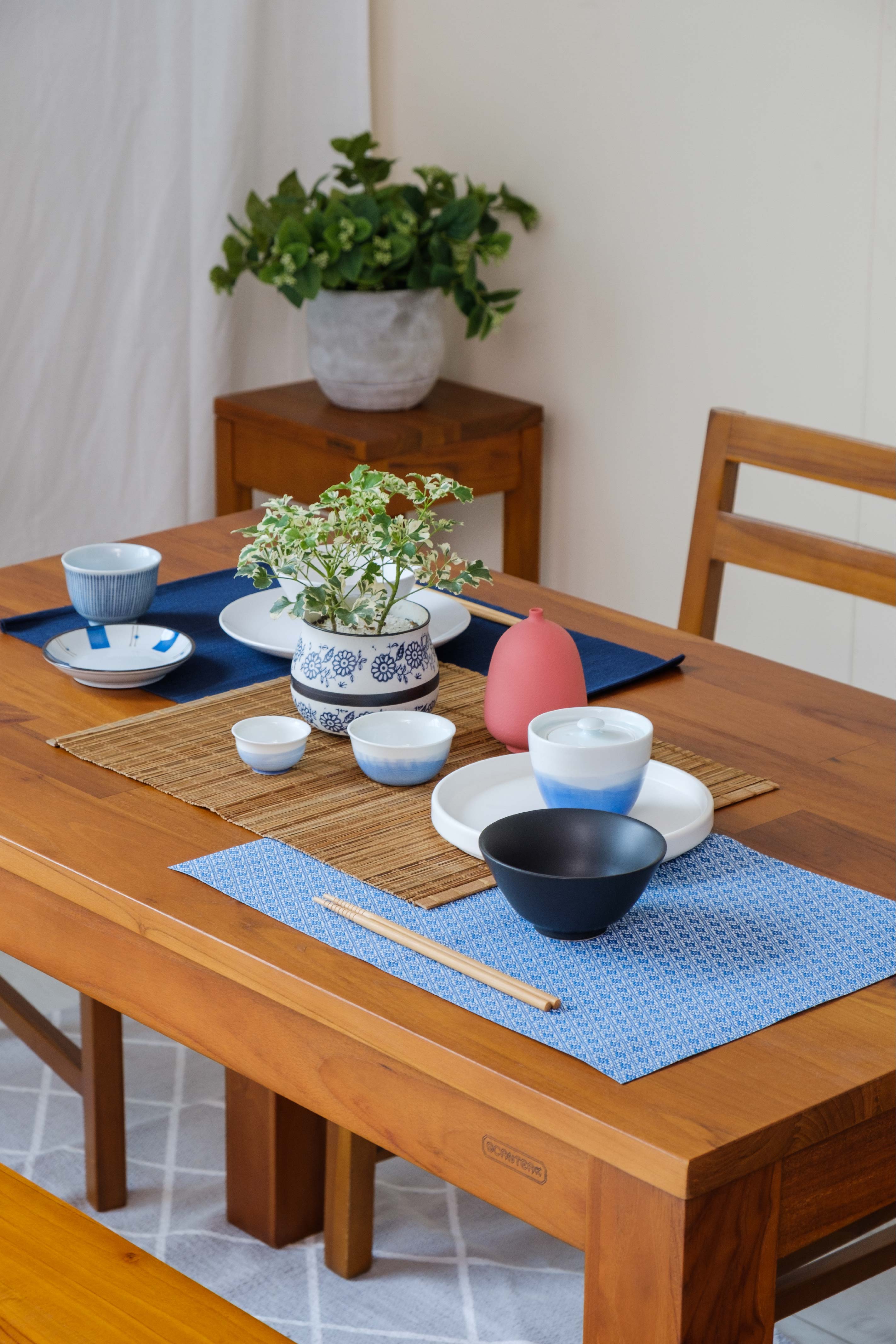 LIGE 120CM DINING TABLE