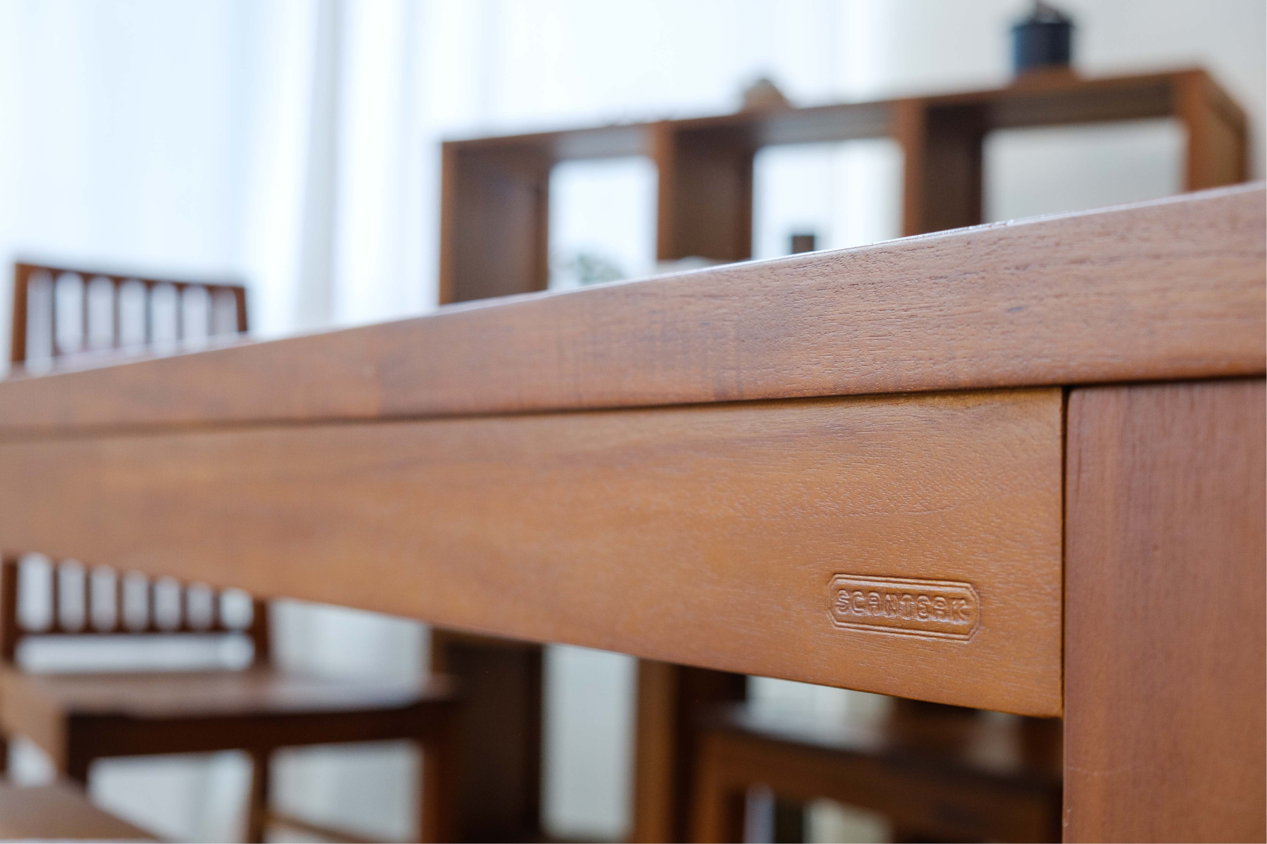 LOIS 135CM DINING TABLE