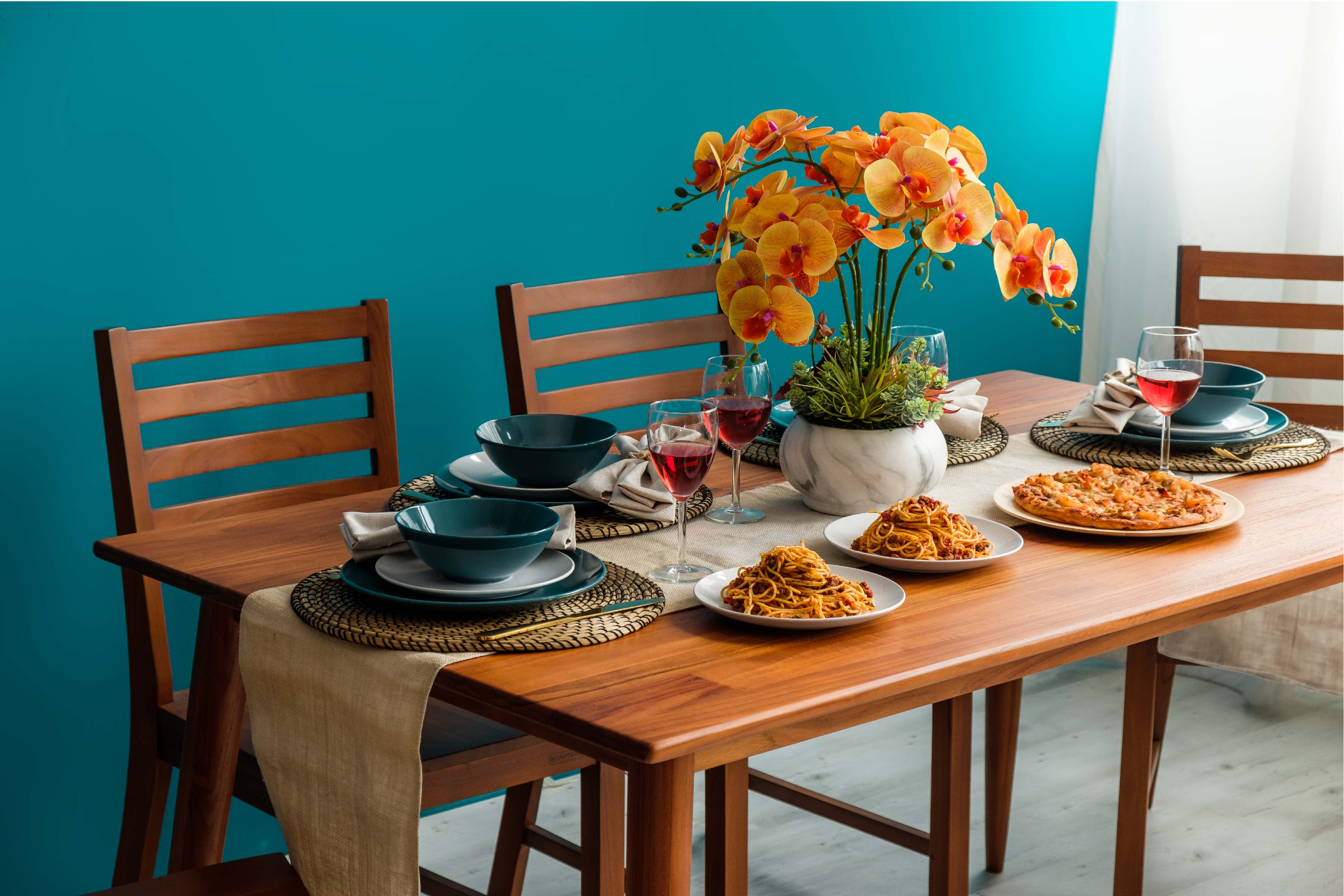 RUNDA 135CM DINING TABLE